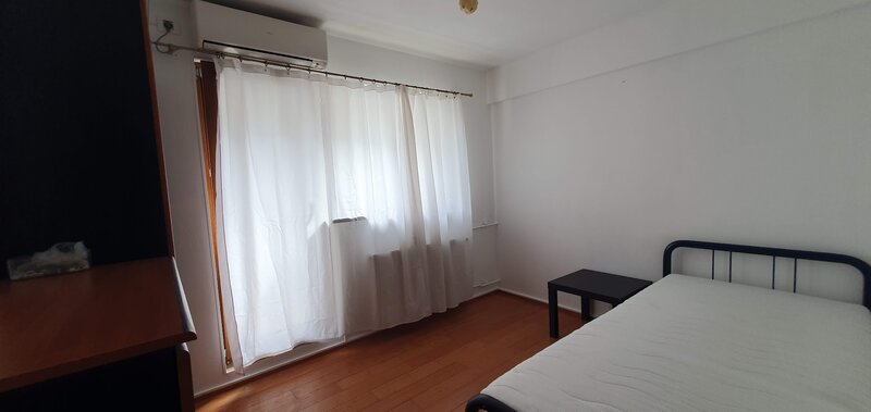 Piata Universitatii,  bloc 1980 cu centrala, parcare, pet friendly, ANAF