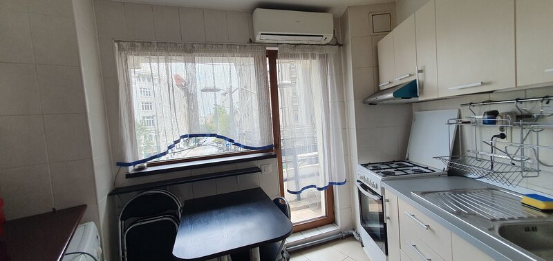 Piata Universitatii,  bloc 1980 cu centrala, parcare, pet friendly, ANAF