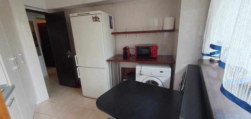 Piata Universitatii,  bloc 1980 cu centrala, parcare, pet friendly, ANAF