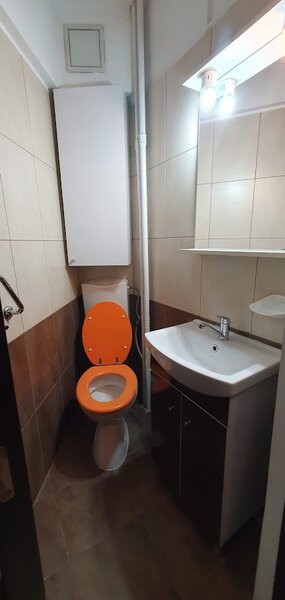Piata Universitatii,  bloc 1980 cu centrala, parcare, pet friendly, ANAF